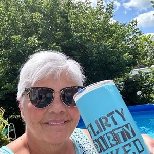 Meet your Posher, Elaine